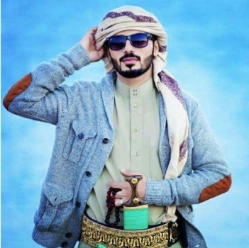 بالفيديو: عمار العزكي يرقص على الطريقة اليمنية