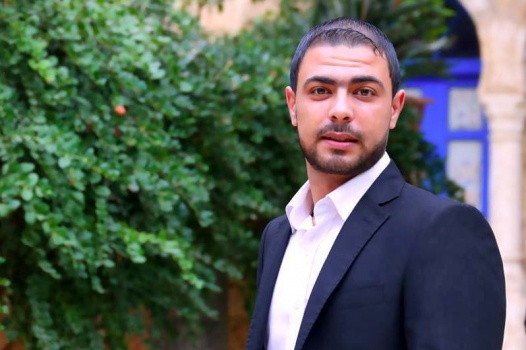 ساخر فلسطيني ينتقد نفسه !!