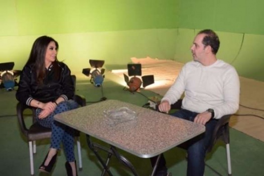 إليسا تزور عادل إمام .. والأخير يرفض الخروج لها