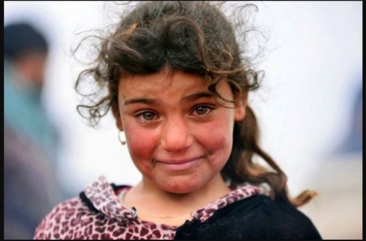 طفلة الموصل: تبتسم للصورة ام تبكي حالها !؟