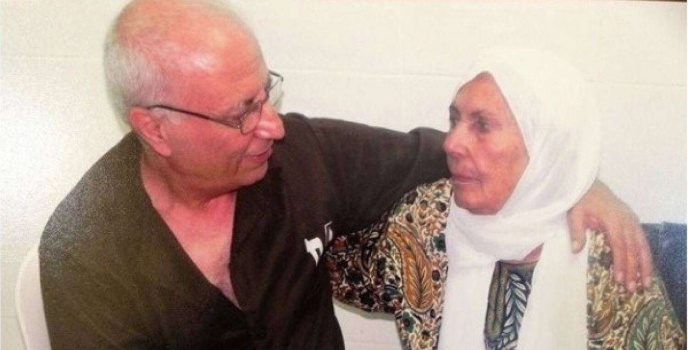 الأسير كريم يونس: أهدي ما بقي من عمري للحرية