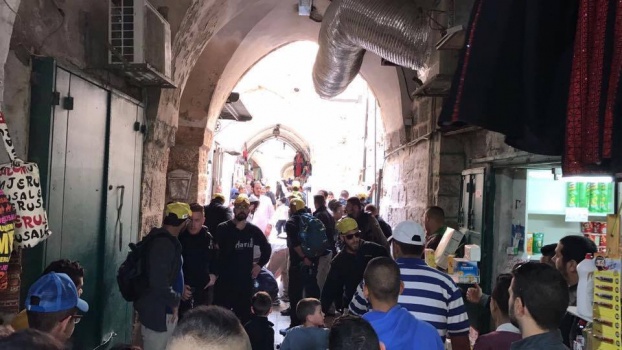 استشهاد فلسطيني برصاص الاحتلال بزعم تنفيذ عملية طعن بالقدس - فيديو وصور