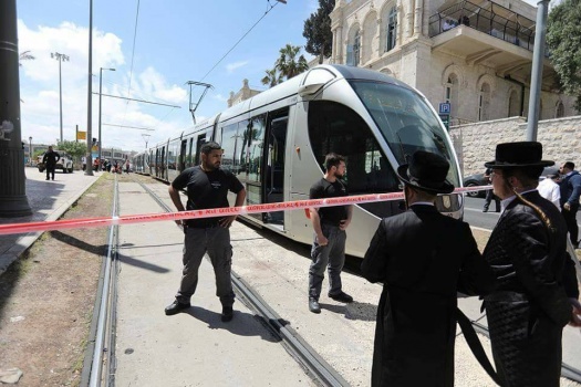 صور: مقتل سائحة بريطانية بعملية طعن في القدس واعتقال المنفذ