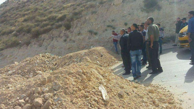 صور: الشرطة والأجهزة الأمنية تعيد فتح طريق وادي النار وتحرر مخطوف بالخليل