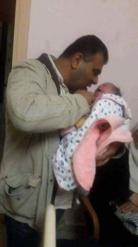مواطن من نابلس يرزق بمولدته البكر بعد 24 عاما