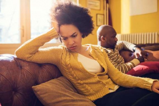 5 أمور تخفيها المرأة عن زوجها.. لماذا تحيط الزوجة هذه الأمور بالسرية؟
