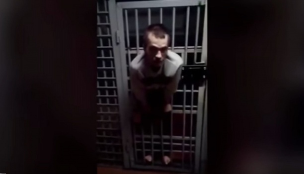 سجين روسي أراد الهرب فوضع نفسه في موقف محرج جدا !