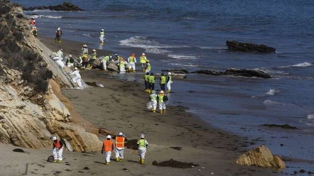 ملياردير نرويجي يتبرع بمعظم ثروته لتنظيف المحيطات