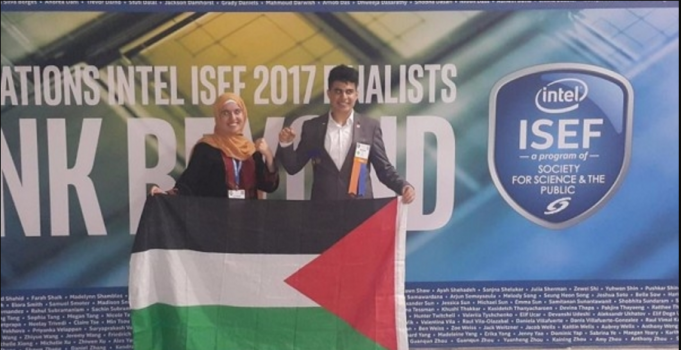 فريق فلسطيني يحصد جائزتين دوليتين بالتكنولوجيا