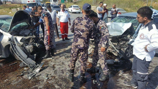 من بينها اصابات خطيرة....إصابة 10 مواطنين بحادث سير شمال رام الله