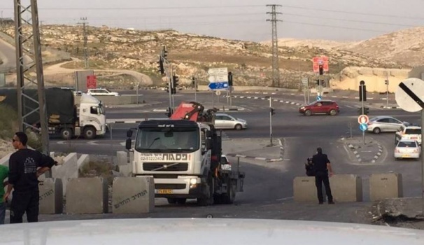 الاحتلال يغلق مدخل بيتا بالمكعبات الإسمنتية