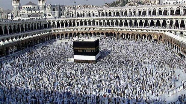 ظاهرة فلكية فريدة عند الكعبة في أول يوم من رمضان