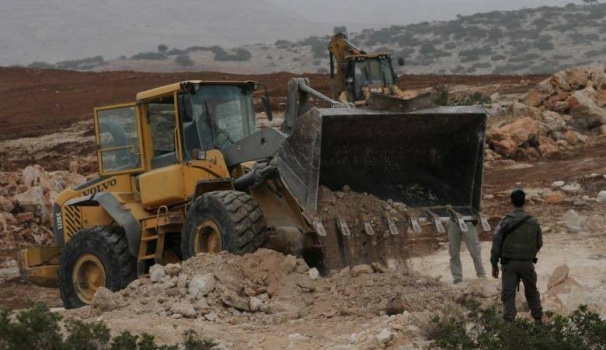الاحتلال يجرف أراضِ المواطنين قرب بلدة عرابة جنوب جنين