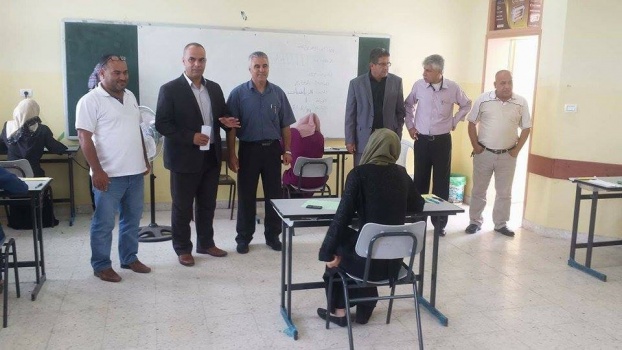 مدير التربية والتعليم في جنين يتفقد قاعات امتحان الثانوية العامة في بلدة السيلة الحارثية