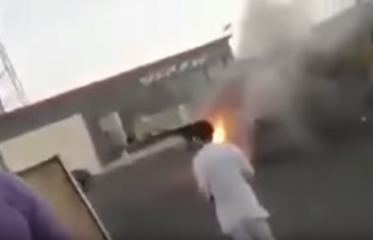 فيديو| مصري يسحب سيارة مشتعلة من محطة وقود بالسعودية!