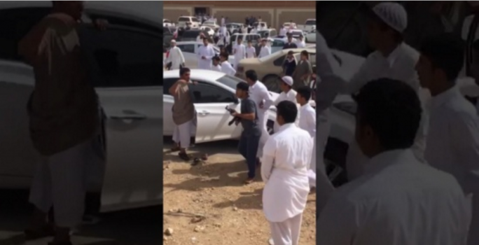 بالفيديو.. مشاجرة عنيفة بين مجموعة من الطلاب بالرياض