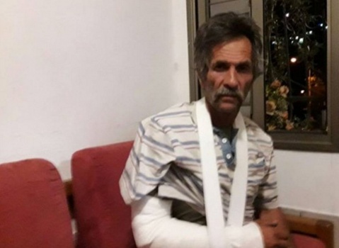 جنود الاحتلال يعتدون بالضرب المبرح على ستيني