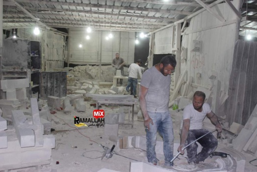 &laquo;رمضان&raquo; يحول العمل بمناشير الحجر جنوب جنين لفترة مسائية