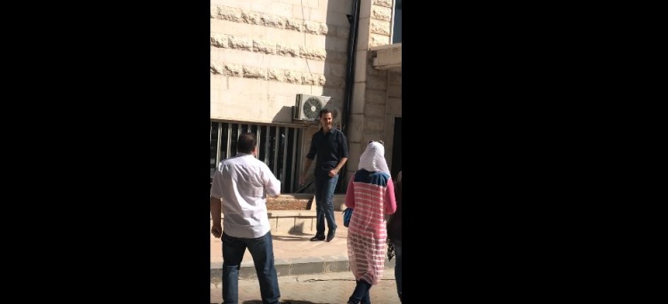 بالفيديو : بشار الأسد يتجول في حي المزة بدمشق