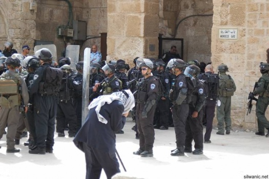 اغلاق المسجد الأقصى أمام المصلين واقتحامات جديدة يقودها قائد شرطة الاحتلال