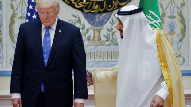 ترامب للملك سلمان: من المهم أن يكون الخليج متحدا