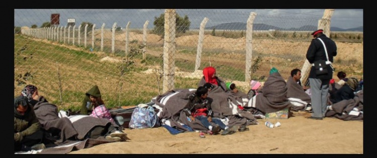 الجزائر تقرر استقبال اللاجئين السوريين العالقين على حدودها مع المغرب