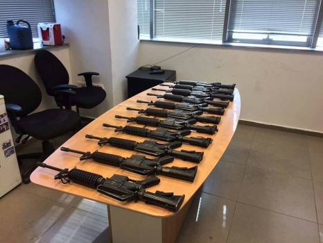 بالصور : سرقة 33 قطعة سلاح M16 من معسكر للجيش في النقب