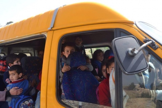 جنين:الشرطة تضبط مركبة عمومي بداخلها (17) راكباً وتقبض على سائقها