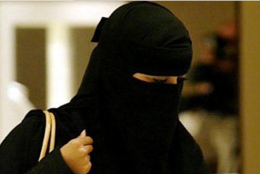 خليجية تهدي شابًا وعدها بالزواج 450 ألف ريال.. فكانت ردة فعله صادمة !