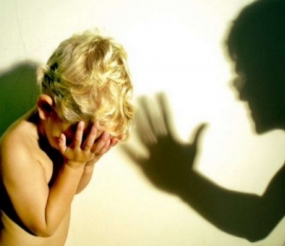 عنف زوجته وقتل طفله الرضيع البالغ من العمر 3 أشهر ضرباً حتى الموت