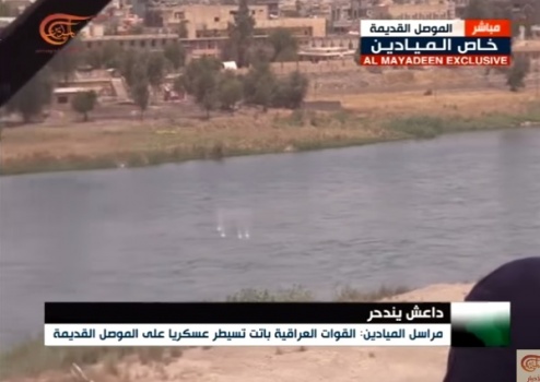 لحظة هروب عناصر داعش عبر نهر دجلة في الموصل و اطلاق القوات العراقية النار عليهم