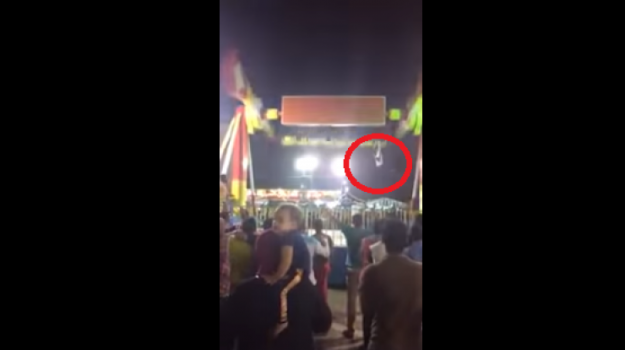 شاهد لحظة سقوط فتاة من أعلى لعبة ملاهي !