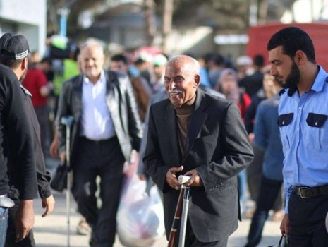 مصر تواصل فتح معبر رفح للحالات الإنسانية