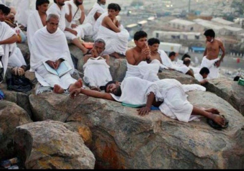 وفاة 8 حجاج مصريين بينهم 5 سيدات بالسعودية .. والصحة توضح الأسباب