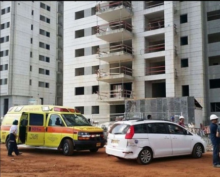 مصرع عامل تايلندي واصابة عامل فلسطيني جراء حوادث عمل