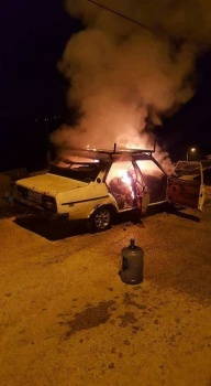 مستوطنون يحرقون مركبتين في أم صفا شمال رام الله
