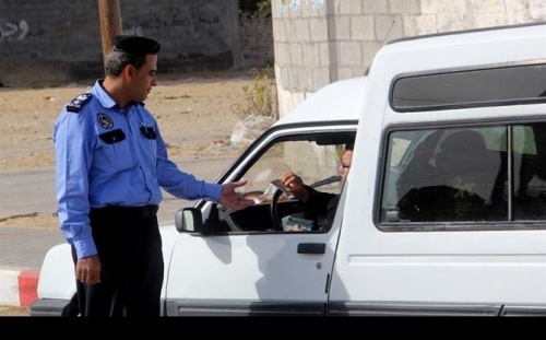 الشرطة ودورية السلامة على الطرق تقوم بتنزيل ٦ مركبات عن الشارع وتحرر ٨ مخالفات بحق سائقين في جنين