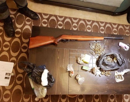 الاحتلال يعتقل 12 شابا ويصادر اموالا ويعثر على سلاح