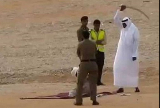 قبل قطع رأسه بثواني .. هذا ما حدث خلال تنفيذ حُكم الإعدام بحقّ قاتل في السعودية