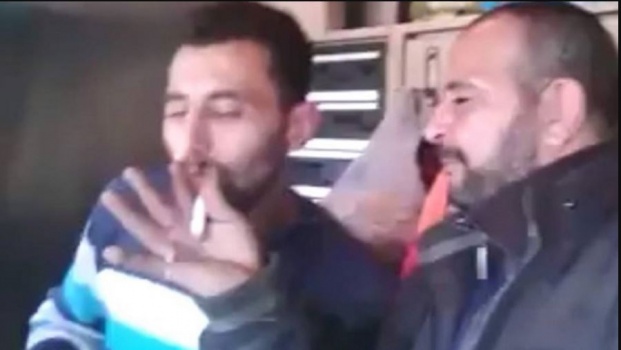 فيديو كارثي : سائقون مصريون يتعاطون الحشيش وهم يقودون القطار !