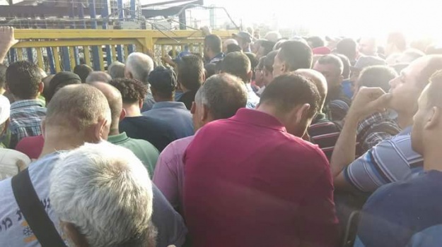 "سماسرة التصاريح".. المتاجرون بـ"عرق" العمال