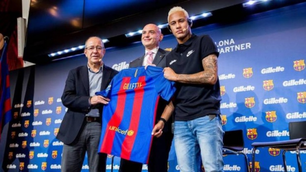 جماهير برشلونة تنتقم من نيمار بعد قرار انتقاله!