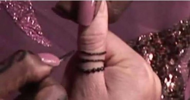 شاهد بالفيديو .. مذيع مصري يثير الجدل بتجربة غريبة على الهواء!!