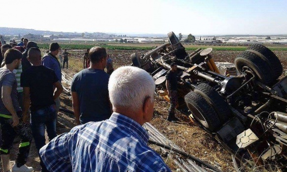 جنين: إصابة سائق مضخة باطون بجروح خطيرة بعد انقلابها