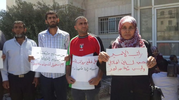 اتفاق لإعادة رواتب المحررين في الضفة والأسرى بالسجون
