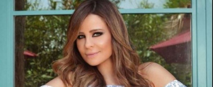 صور: كارول سماحة تحضِّر "دويتو "جديد مع قطة!