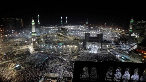ضبط حجاج متنكرين بملابس نسائية!!