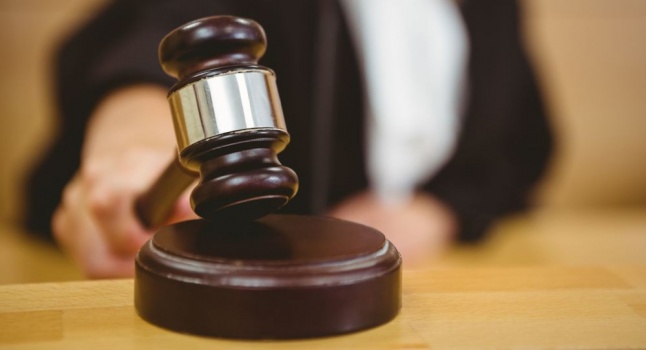 مذيعة ترفع دعوى تعويض ضد والدها لعدم رعايته لها