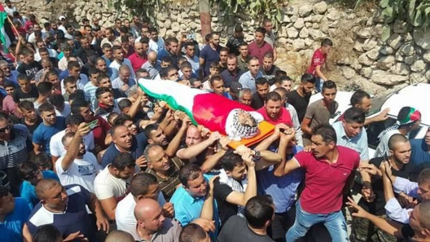شهيد أوجع القلوب.. جماهير طولكرم تشيع شهيدها الفتى زهران