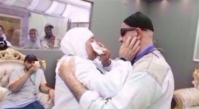 فيديو| مؤثر .. الحج يجمع فلسطينية بشقيقها بعد فراق 15 عاماً!